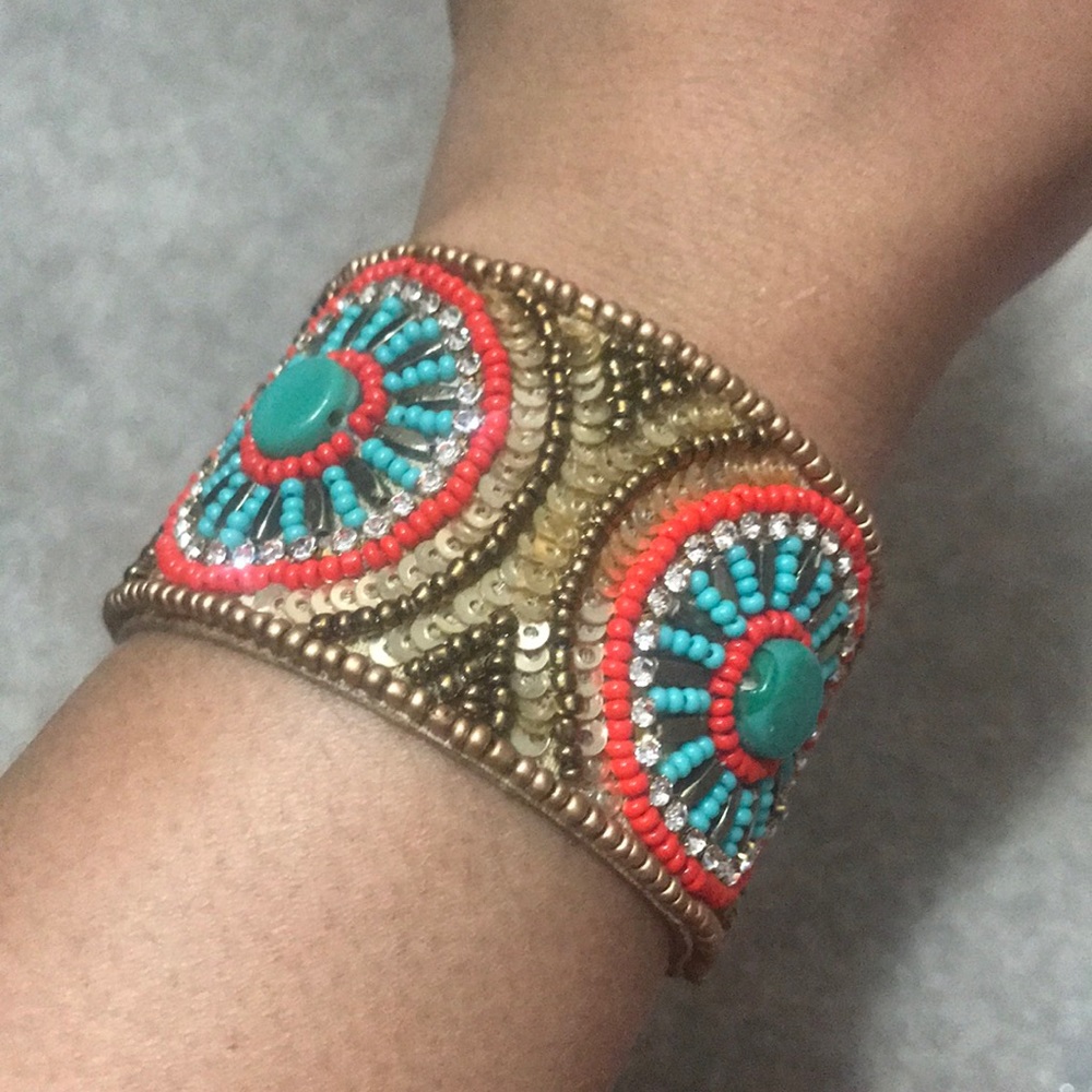 3/$20 🌟 Thick beaded molded bracelet